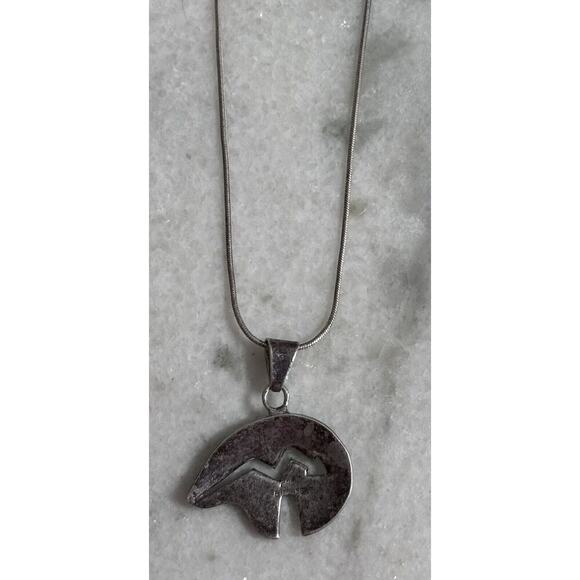 Vintage Native American Sterling Silver Engraved Bear Pendant Necklace 17in - Picture 7 of 8